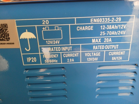 เครื่องชาร์ทแบตเตอรี BLUE WELD ขนาด 20 A. ใช้ได้ตั้งแต่ 6 - 12 - 24 V.  ปรับตั้งกระแสชาร์ทได้ หลายระดับ ยังไม่ได้ใช้งาน