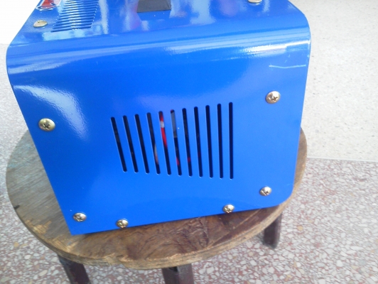 เครื่องชาร์ทแบตเตอรี BLUE WELD ขนาด 20 A. ใช้ได้ตั้งแต่ 6 - 12 - 24 V.  ปรับตั้งกระแสชาร์ทได้ หลายระดับ ยังไม่ได้ใช้งาน