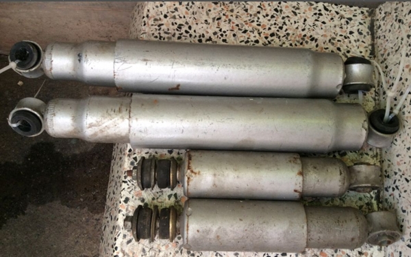 โช๊คอัพ คายามา ใส่รถรถ Isuzu TFR วิ่งไม่เกิน 1,000 กม. โช๊คหลังเป็น Heavy Duty โช๊คน้ำมันทั้ง 4 ตัว ราคา 1,800 บาท สนใจคุยต่อรอง ติดต่อคุณสุวัฒน์ 0837310899