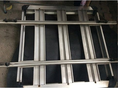 แร็คหลังคาของ Sammitr Motor แท้ สำหรับใส่รถกระบะ 4 ประตูหรือรถแวน น็อตยึดขาครบ สภาพ 90\% ราคา 1,600 บาท สนใจคุยต่อรอง ติดต่อคุณสุวัฒน์ 0837310899