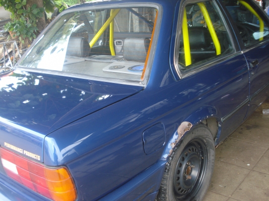 ขายซากตัวถัง BMW E30 2ประตู