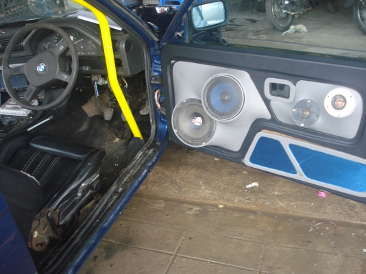 ขายซากตัวถัง BMW E30 2ประตู ขายซากตัวถัง BMW E30 2ประตู