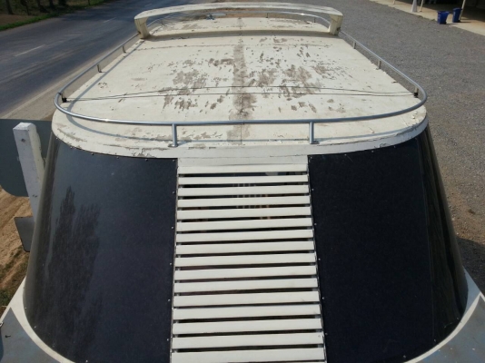 เรือไม้ลำใหญ่. ขายด่วนต้องการใช้พื้นที่ 65,000 บาท