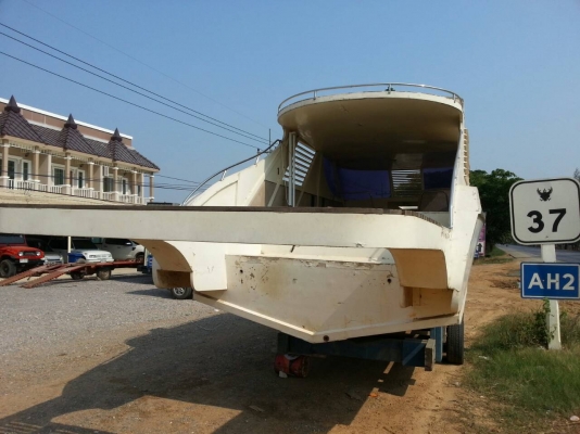 เรือไม้ลำใหญ่. ขายด่วนต้องการใช้พื้นที่ 65,000 บาท