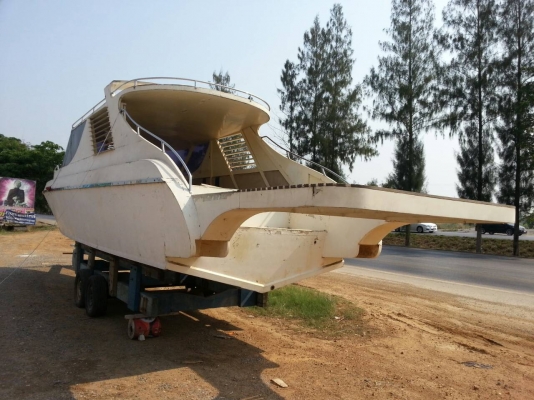 เรือไม้ลำใหญ่. ขายด่วนต้องการใช้พื้นที่ 65,000 บาท