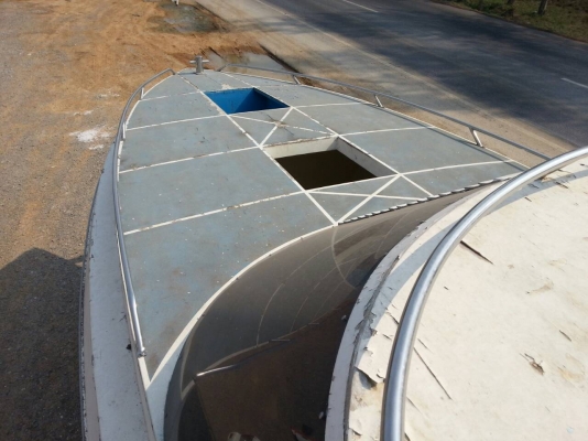 เรือไม้ลำใหญ่. ขายด่วนต้องการใช้พื้นที่ 65,000 บาท