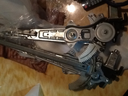 ชุดรางกระจกไฟฟ้า อีสุสุ ชุดรางกระจกไฟฟ้า อีสุสุ