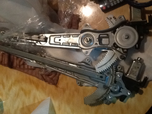 ชุดรางกระจกไฟฟ้า อีสุสุ