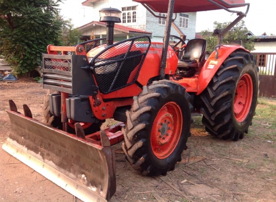 รถแทรกเตอร์คูโบต้า m70 สภาพดีเดิมๆทั้งคัน  ใช้งานน้อย  พร้อมใช้งาน มีผานดันหน้า