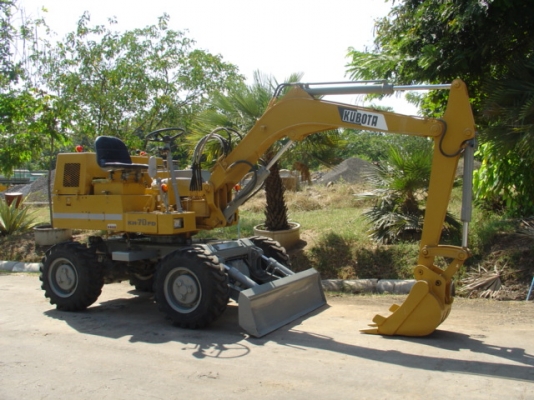 ขายรถขุด ล้อยาง สภาพสวย เก่านอก