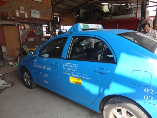 ฝากขายแท็กซี่ สีฟ้าไทยเอสสักคัน ฝากขายแท็กซี่ สีฟ้าไทยเอสสักคัน