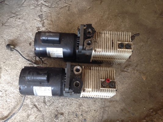 ขายปั้มแวกกั้ม Franklin Electric 1/2 HP. ไฟบ้าน 220 V สภาพสวย มี 2 ตัวครับ