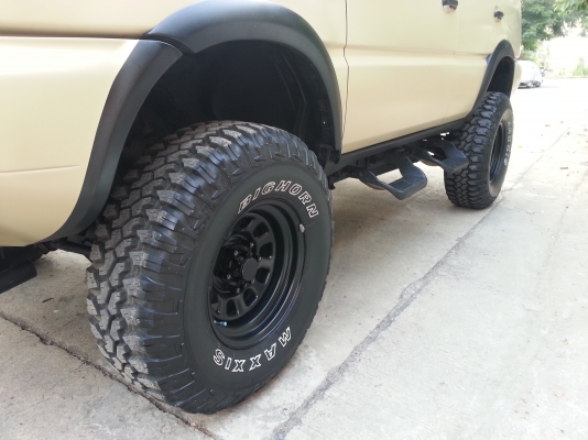 ขายครับแม๊กพร้อมยาง แม๊ก 16x8.0 น-25 ล-34 ยางมัดปลายปี 13  285/75/16 สภาพใหม่สดทั้งชุดลด เหลือ 31,000