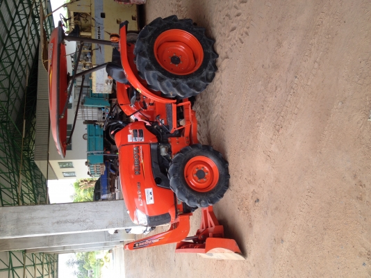 ขายคูโบต้ามือ 2 รุ่น L3608 4 WD 2 เพลาพร้อมใบมีดดันหน้า 621ชั่วโมง ราคา 344000.- สภาพสวยๆ