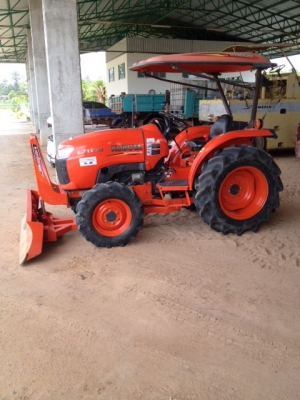 ขายคูโบต้ามือ 2 รุ่น L3608 4 WD 2 เพลาพร้อมใบมีดดันหน้า 621ชั่วโมง ราคา 344000.- สภาพสวยๆ