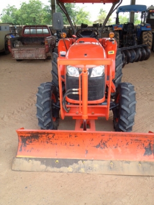 ขายคูโบต้ามือ 2 รุ่น L3608 4 WD 2 เพลาพร้อมใบมีดดันหน้า 621ชั่วโมง ราคา 344000.- สภาพสวยๆ