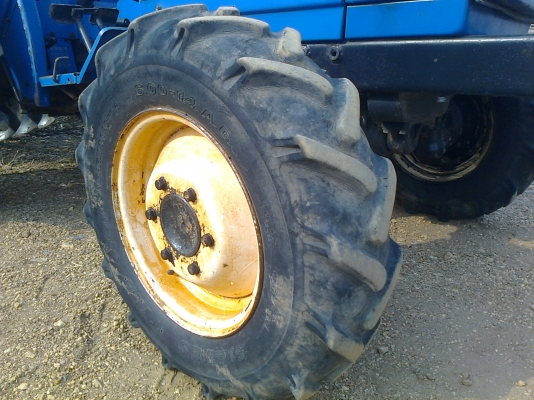 ขาย ISEKI   TL   2100    21  แรงม้า  4WD  สภาพเดิมๆ พร้อมใช้ ต่อรองได้