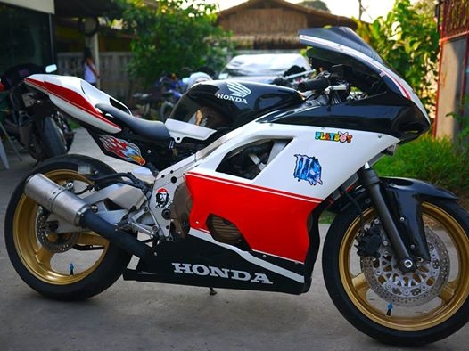 ขาย CBR400 แฟริ่ง Ducati1198 พร้อมทะเบียนแท้ท่อสูตรลั่นๆ ขาย CBR400 แฟริ่ง Ducati1198 พร้อมทะเบียนแท้ท่อสูตรลั่นๆ