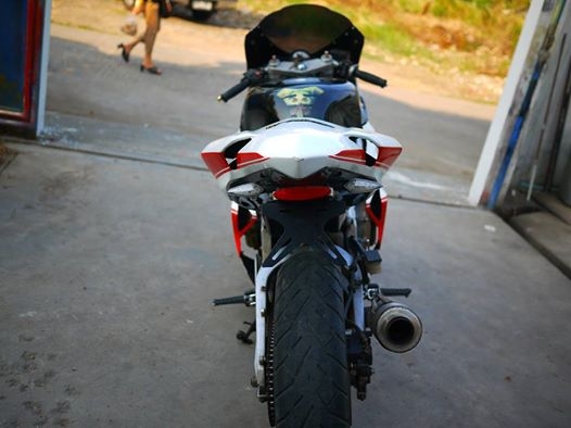 ขาย CBR400 แฟริ่ง Ducati1198 พร้อมทะเบียนแท้ท่อสูตรลั่นๆ ขาย CBR400 แฟริ่ง Ducati1198 พร้อมทะเบียนแท้ท่อสูตรลั่นๆ