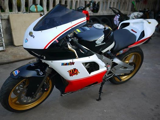 ขาย CBR400 แฟริ่ง Ducati1198 พร้อมทะเบียนแท้ท่อสูตรลั่นๆ ขาย CBR400 แฟริ่ง Ducati1198 พร้อมทะเบียนแท้ท่อสูตรลั่นๆ