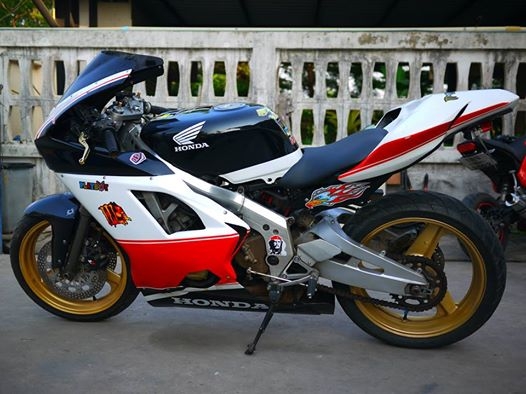 ขาย CBR400 แฟริ่ง Ducati1198 พร้อมทะเบียนแท้ท่อสูตรลั่นๆ ขาย CBR400 แฟริ่ง Ducati1198 พร้อมทะเบียนแท้ท่อสูตรลั่นๆ