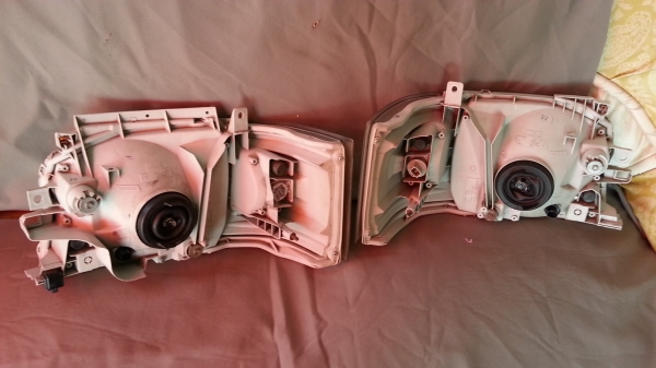 ไฟหน้า กันชน รถตู้คอมมิวเตอร์ ของแท้ถอดจากรถแปลงหน้ามา ไฟหน้า กันชน รถตู้คอมมิวเตอร์ ของแท้ถอดจากรถแปลงหน้ามา