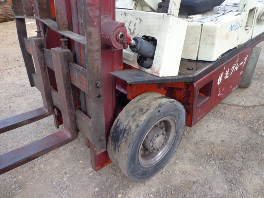 ขายรถยก NISSAN EH02 เครื่องดีเซล ติดต่อคุณจิ๊ด โทร. 089-7949488