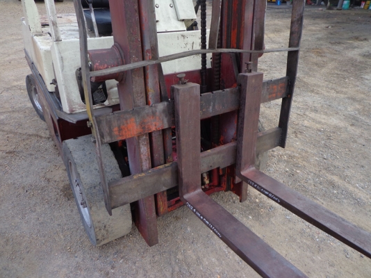 ขายรถยก NISSAN EH02 เครื่องดีเซล ติดต่อคุณจิ๊ด โทร. 089-7949488