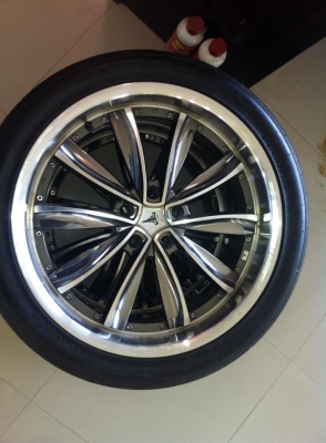 แม็กขอบ20 กว้าง8.5 พร้อมยาง แค่ยางก็คุ้มแล้ว ครับ