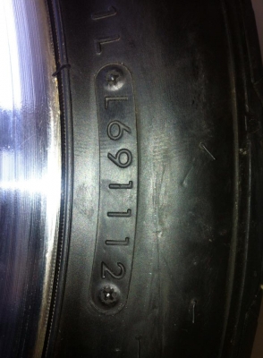 แม็กขอบ20 กว้าง8.5 พร้อมยาง แค่ยางก็คุ้มแล้ว ครับ