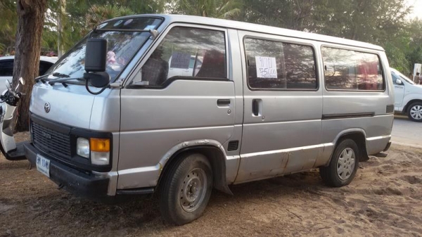 ขาย Toyota Hiace ตาหวานปี 89 สภาพสวยเดิมๆ เครื่อง ช่วงล่าง ดีมากเบาะครบ สีแตกตามรูป แอร์อาจต้องเติมน้ำยาเพิ่มนิดหน่อย รถไม่ค่อยได้ใช้งาน ดูรถได้ที่บ้าน อ.สทิงพระ สงขลาครับ