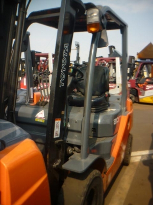 ขายฟอร์คลิฟต์ TOYOTA 8FD20 ดีเซล ,เกียร์ AT,SITE SHIP , เสาสูง 4 M, เครื่อง 1DZ II , (SPECS JAPAN) ใช้งานแค่ 2000 กว่า ช.ม  ( รับประกันเครื่องยนต์และระบบ 6 เดือน )