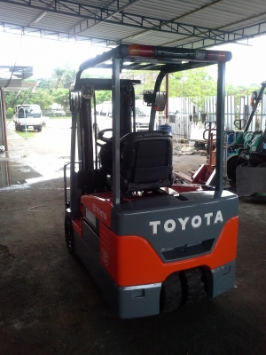 ขายด่วนรถยกไฟฟ้า TOYOTA  1.8 ตัน เสาสูง 4 เมตร 3 ท่อนเข้าตู้ งาสไลด์ รถสวยเทพ