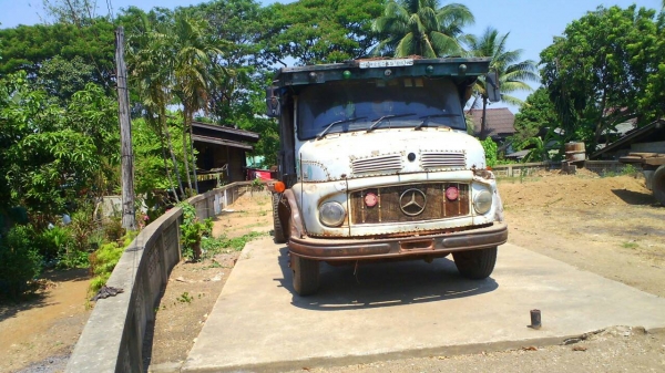 ขายรถเบนซ์โบราณ6ล้อ เครื่องดีเซล6สูบ มีเล่มทะเบียนพร้อม ไปดูรถได้ที่ จ.ลำปาง