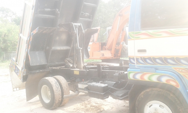 ขาย IZUSU NRR 195 HP ดั้มพ์นอกแท้ๆ เพิ่งต่อเสรจ ไม่มีการเลือนช่วง ทำแต่กระบะใหม่ รับประกันความงาม