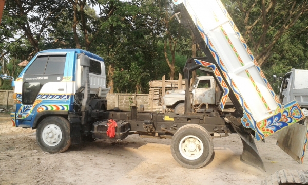 ขาย IZUSU NRR 195 HP ดั้มพ์นอกแท้ๆ เพิ่งต่อเสรจ ไม่มีการเลือนช่วง ทำแต่กระบะใหม่ รับประกันความงาม