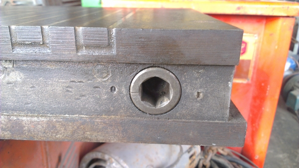 Sell> ขายแม่เหล็กจับชิ้นงาน 230x700 ใช้ระบบมือโยก ของเยอรมัน ดูดได้เต็มหน้า ใช้งานได้ดี