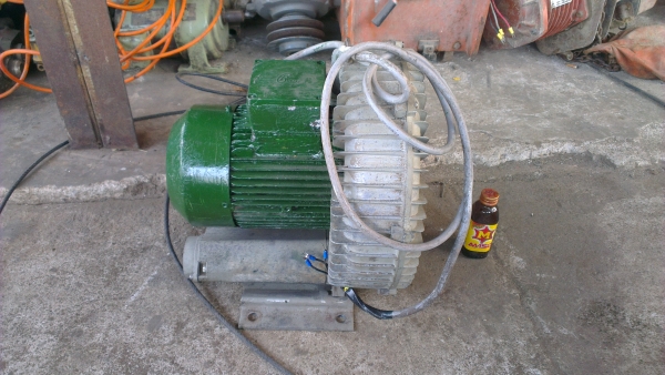 Sell> ขายโบเวอร์เป่าลม มอเตอร์ 3 แรง 3 เฟส 380V. น่าจะเป็นของญี่ปุ่น สภาพดีมากเลยครับ มอเตอร์เงียบกริ๊บ เดินนิ่ม