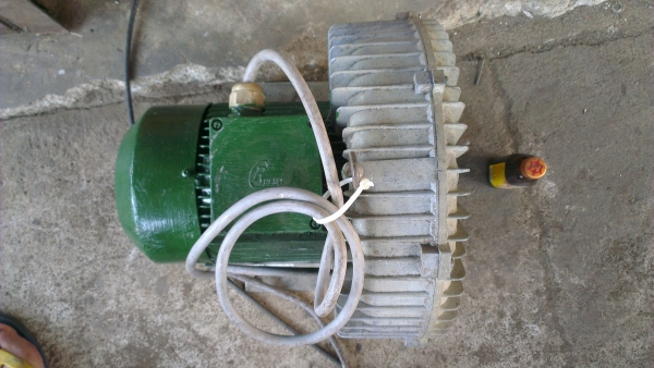 Sell> ขายโบเวอร์เป่าลม มอเตอร์ 3 แรง 3 เฟส 380V. น่าจะเป็นของญี่ปุ่น สภาพดีมากเลยครับ มอเตอร์เงียบกริ๊บ เดินนิ่ม