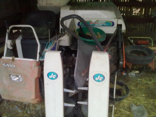 ขายรถเกี่ยวข้าวในราคาที่คุณสัมผัสได้