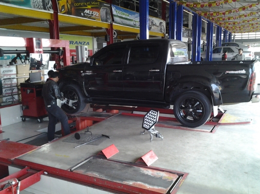 แม็ก+ยาง ขอบ 20 นิ้ว6รู กระบะยกสูงยาง265/50/20 ดอกหนาๆ ทั้ง4เส้น