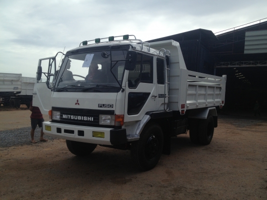 ขายไม่แพงครับ FUSO เครื่อง 185 แรงม้ากระบะดั้มพ์ ยาว 3.80 เมตร กว้าง 2.20 เมตร  ทำใหม่ทั้งคัน สภาพสวยมากน่าใช้ครับ