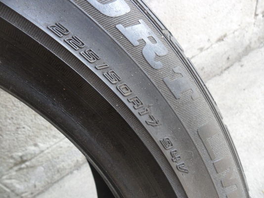 ยาง 225/50R17 สวยๆ 1 คู่ ราคา 1500 บาท