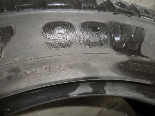 ยาง 225/50R17 สวยๆ 1 คู่ ราคา 1500 บาท