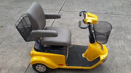 ขายรถไฟฟ้า 3 ล้อ KUBOTA สำหรับคนแก่หรือคนพิการ เพิ่งมาจากญี่ปุ่น