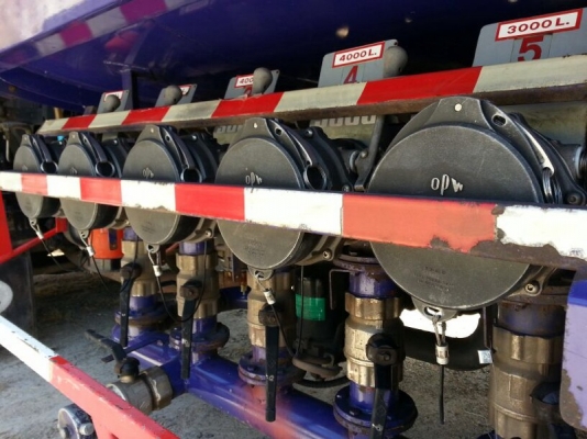 รถฮีโน่ 10 ล้อ บรรทุกน้ำมัน 251 แรงม้า. ปี 55 ( รถวิ่ง 9x,xxx กม. ) สนใจติดต่อ 081 - 6079515 รถฮีโน่ 10 ล้อ บรรทุกน้ำมัน 251 แรงม้า. ปี 55 ( รถวิ่ง 9x,xxx กม. ) สนใจติดต่อ 081 - 6079515