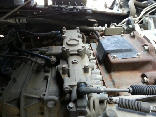 รถฮีโน่ 10 ล้อ บรรทุกน้ำมัน 251 แรงม้า. ปี 55 ( รถวิ่ง 9x,xxx กม. ) สนใจติดต่อ 081 - 6079515 รถฮีโน่ 10 ล้อ บรรทุกน้ำมัน 251 แรงม้า. ปี 55 ( รถวิ่ง 9x,xxx กม. ) สนใจติดต่อ 081 - 6079515