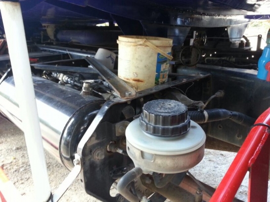 รถฮีโน่ 10 ล้อ บรรทุกน้ำมัน 251 แรงม้า. ปี 55 ( รถวิ่ง 9x,xxx กม. ) สนใจติดต่อ 081 - 6079515 รถฮีโน่ 10 ล้อ บรรทุกน้ำมัน 251 แรงม้า. ปี 55 ( รถวิ่ง 9x,xxx กม. ) สนใจติดต่อ 081 - 6079515