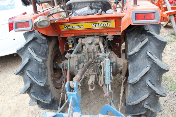 ขายด่วน kubota L1-245 4wd อุปกรณ์ครบพร้อมใช้