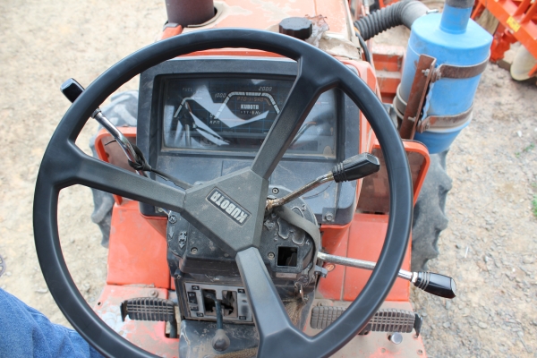 ขายด่วน kubota L1-245 4wd อุปกรณ์ครบพร้อมใช้